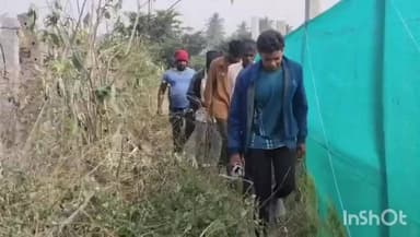 ಗುಡಿಬಂಡೆ: ಅಪ್ಪಿರೆಡ್ಡಿಹಳ್ಳಿ ಗ್ರಾಮದ ದಲಿತರಿಗೆ ಸ್ಮಶಾನಕ್ಕೆ ಸೂಕ್ತ ರಸ್ತೆ ಇಲ್ಲದೆ ಮೃತ ದೇಹವನ್ನು ರಸ್ತೆಯಲ್ಲಿಟ್ಟು ಪ್ರತಿಭಟನೆ