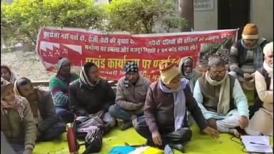 पारू: विभिन्न मांगों को लेकर भाकपा माले ने पारु प्रखंड मुख्यालय पर किया प्रदर्शन