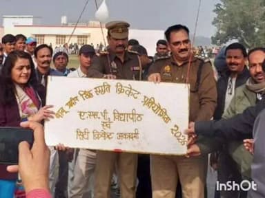 जलालपुर: जलालपुर क्षेत्राधिकारी ने क्रिकेट प्रतियोगिता का शुभारंभ किया, लखनऊ ने अंबेडकरनगर को हराकर पहला मैच जीता