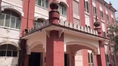 இராமநாதபுரம்: ஒருங்கிணைந்த நீதிமன்றத்தில் வெடிகுண்டு மிரட்டல்: வெடிகுண்டு கண்டறியும் கருவி மற்றும் மோப்ப நாய் உதவியுடன் சோதனை