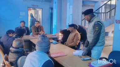 हिसुआ: हिसुआ के थाना परिसर में अनुमंडल पदाधिकारी व पुलिस पदाधिकारी ने विवादों की की समीक्षा