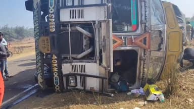 রাজনগর: রাজনগরের হিরাখুনি মোড়ে মর্মান্তিক দুর্ঘটনা, উল্টে যাওয়া লরির নিচে চাপা পড়ে মৃত্যু ফেরিওয়ালার