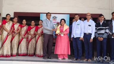 पारोळा: बालाजी प्राथमिक विद्यालयास उपशिक्षणाधिकारी यांची भेट