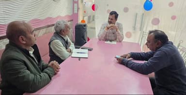 घट्टिया: विधायक सतीश मालवीय ने क्षेत्र के विकास को लेकर अधिकारियों के साथ बैठक की