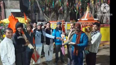 खुजनेर: खुजनेर नगर में आयोजित होने वाले हिंदू सम्मेलन के लिए घर-घर बांटे गए निमंत्रण