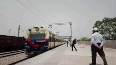 किरावली: मंडल रेल प्रबंधक ने किरावली रेलवे स्टेशन का किया निरीक्षण