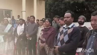 खरसावां: खरसावां में शहीद दिवस के सफल और शांतिपूर्ण आयोजन के लिए शहीद स्मारक समिति की समीक्षा बैठक आयोजित