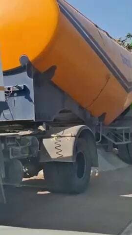 बड़वारा: बड़वारा-मझगवां मार्ग पर सड़क किनारे फेंका जा रहा राखड़, ग्रामीण परेशान, प्रशासन बेखबर