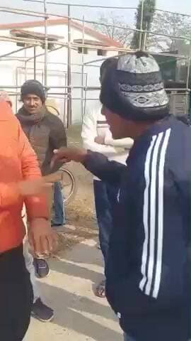 प्रतापगंज: परेशान किसान कृषि कार्यालय पहुंचे, समस्या सुनने के बजाय धक्का देकर बाहर किया, वीडियो वायरल