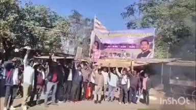 कुचाई: कुचाई चौक में आदिवासी एकता मंच ने सोमा मुंडा हत्याकांड मामले में टायर जलाकर विरोध प्रदर्शन किया