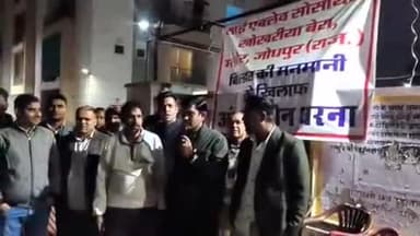 तिंवरी: साई एनक्लेव सोसायटी में बिल्डर के खिलाफ सोसायटी वासियों का गुस्सा फूटा, वादे पूरे न होने पर अंशकालीन धरना