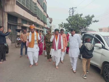 पचोर: सांसद रोडमल नागर बांके बिहारी के दर्शन करने ब्रज की 84 कोस की यात्रा पर पहुंचे, पचोर के समाजसेवी भी शामिल