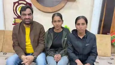 खींवसर: हॉकी प्रतियोगिता में राजस्थान का प्रतिनिधित्व करने वाली खींवसर की नागड़ी की खिलाड़ियों का सांसद ने किया सम्मान