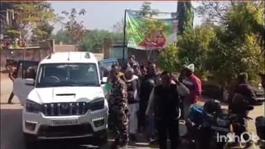 पूर्वी टुंडी: विधायक मथुरा प्रसाद महतो की उपस्थिति में प्रखंड कार्यालय में जन वितरण प्रणाली के दुकानदारों को 4G ई-पोस मशीन का वितरण