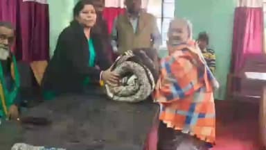 पोटका: पोटका प्रखंड में ठंड को देखते हुए जरूरतमंदों के बीच कंबल वितरण, विधायक प्रतिनिधि मंडल उपस्थित रहा