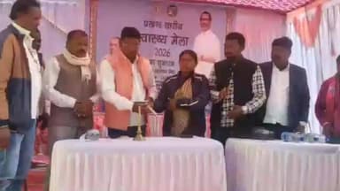 डुमरिया: डुमरिया सीएचसी में प्रखंड स्तरीय स्वास्थ्य मेला आयोजित, झामुमो प्रतिनिधि मंडल ने किया उद्घाटन