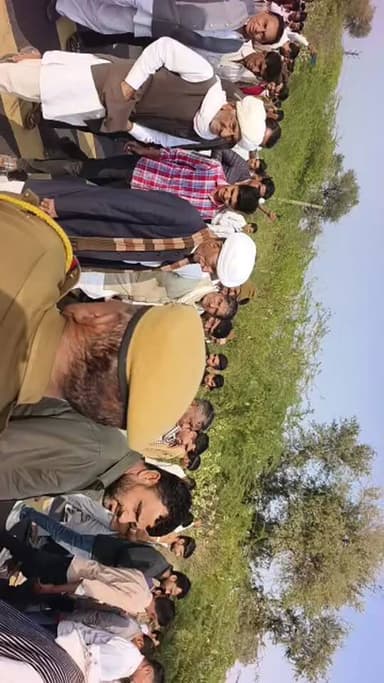 धरणा स्थल से SDM कार्यालय ज्ञापन