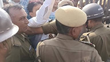 किसान सभा का उग्र प्रदर्शन नगर परिषद में घुसने का प्रयास पुलिस ने रोका #live #viral #kisan #didwanajila