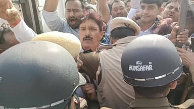 किसान सभा का उग्र प्रदर्शन नगर परिषद में घुसने का प्रयास पुलिस ने रोका #live #viral #kisan #didwanajila