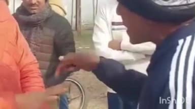 प्रतापगंज: कृषि कार्यालय पहुंचे परेशान किसान, अधिकारियों ने समस्या सुनने के बजाय धक्का देकर बाहर निकाला, वीडियो वायरल
