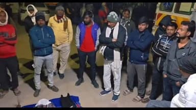 नबीनगर: नवीनगर रेफरल अस्पताल में सफाई कर्मी की मौत, परिजनों ने मुआवजे और जांच की मांग को लेकर किया हंगामा