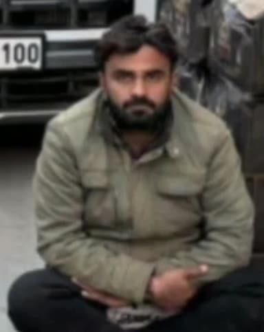 રાજકોટ દક્ષિણ: રાજકોટ મોરબી હાઇવે પરથી વધુ એક શખ્સને દારૂના જથ્થા સાથે ઝડપી પાડતી પોલીસ