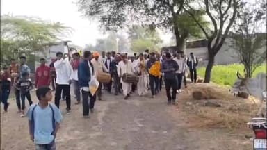 कुशलगढ़: लोहारिया छोटा में विधायक रमिला खड़िया का ढोल-कुंडी बजाकर भव्य स्वागत किया गया