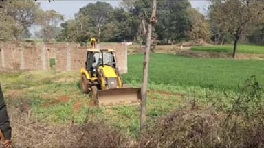 जतारा: दिगोड़ा: शासकीय जमीन से अतिक्रमण हटाया गया, अतिक्रमणकारी ने लगाए आरोप, कहा- एक दिन पहले मिला नोटिस, मामला कोर्ट में है