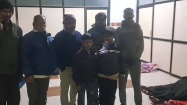 વાંકાનેર: વાંકાનેરમાં ગઢીયા હનુમાન મિત્ર મંડળ દ્વારા ઠંડી માં ગરમ ધાબળા વિતરણ કરાયા