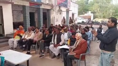 बेगुं: बेगू पुलिस उपाधीक्षक अंजली सिंह की अध्यक्षता में बेगू पुलिस थाना परिसर में सीएलजी और शांति समिति की बैठक आयोजित