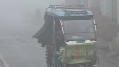 आंवला: आंवला में शीतलहर और घने कोहरे के कारण कड़ाके की ठंड से जनजीवन व यातायात प्रभावित