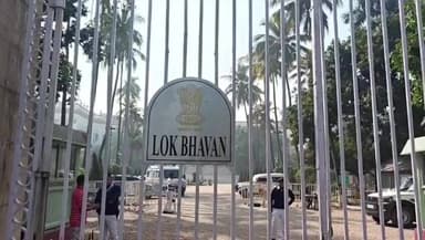 কলকাতা: হুমকি ইমেলকে তোয়াক্কা নয়! নামমাত্র নিরাপত্তায় ডেকার্স লেনে প্রাতরাশে রাজ্যপাল আনন্দ বোস