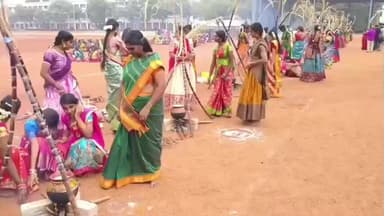 சிவகாசி: SHNV பள்ளியில் தைப்பொங்கல் கொண்டாட்டம் கோலவாலமாக நடைபெற்றது பாரம்பரிய உடை அணிந்து வந்த மாணவியர் 21 மண்பானையில் பொங்கலிட்டு விழாவை சிறப்பு செய்தனர்