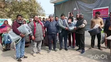 जलालाबाद: जलालाबाद नगर पालिका ने ठंड से बचने के लिए सफाई कर्मियों को वितरित किए जैकेट