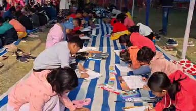 গঙ্গারামপুর: বইমুখী করতে পড়ুয়াদের, গঙ্গারামপুর বইমেলায় অঙ্কন প্রতিযোগিতায় খুদেদের উচ্ছ্বাস