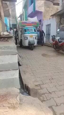 kawai shalpura koli mohalle mein naliyon ke HAL Aaye din vahan fas rahe hain