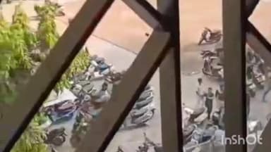 કતારગામ: અમરોલી વિસ્તારમાં આવેલી J.Z. કોલેજના કેમ્પસમાં અસામાજિક તત્વોની દાદાગીરીનો એક વીડિયો સોશિયલ મીડિયા પર વાયરલ.