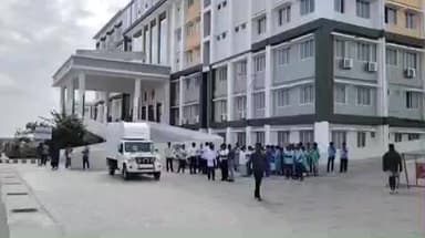 நாமக்கல்: சிலுவம்பட்டியில் அரசு மருத்துவக் கல்லூரி மருத்துவமனையில் சிறிய சரக்கு வாகனத்தினை எம்.பி தொடங்கி வைத்தார்