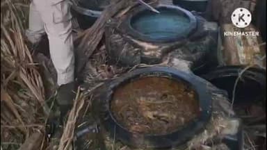 তিতাবৰ: বৰহোলাত আৰক্ষীয়ে অভিযান চলাই নষ্ট কৰে প্ৰায় ১০০০ লিটাৰ চুলাই আৰু চুলাই প্ৰস্তুত কৰা সামগ্ৰী