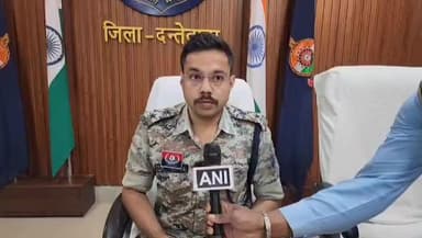 दंतेवाड़ा: पूना मारगेम (पुनर्वास से पुनर्जीवन) अभियान से प्रभावित होकर 36 ईनामी सहित 63 माओवादी कैडर मुख्यधारा में शामिल