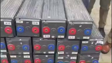 जसराना: जौँधरी रोड से बैटरी चोरी करने वाले गिरोह के 3 आरोपियों को गिरफ्तार किया गया, 24 बैटरी और एक कार बरामद