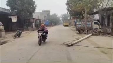 पीपलदा: करवाड़ कस्बे में लकड़ी से भरे ट्रक ने बिजली के पोल को मारी टक्कर, बिजली हुई गुल, लोगों ने जताया रोष