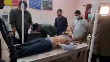 पिड़ावा: शहर के मदरसे के पास अज्ञात वाहन ने बाइक सवार को मारी टक्कर, गंभीर हालत में किया गया रेफर