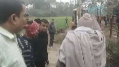 देसरी: धर्मपुर रामराय पंचायत में शिक्षिका ने स्कूल के समय में मुखिया द्वारा बनाई जा रही सड़क का विरोध किया, वीडियो वायरल