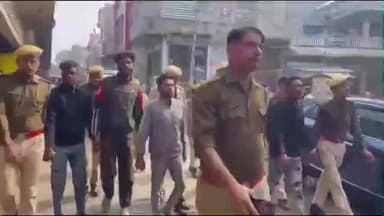 रामगंजमण्डी: रामगंजमंडी में मारपीट के 2 मामलों में 4 आरोपियों को गिरफ्तार किया, पुलिस ने थाने से अदालत तक कराई परेड