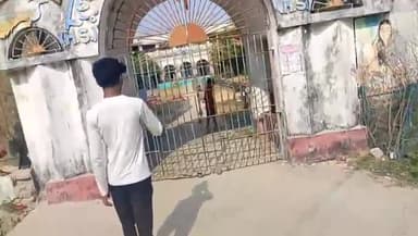 হিঙ্গলগঞ্জ: ট্যাবের টাকা না পাওয়াই দুলদুলি মঠবাড়ি ডিএন উচ্চ বিদ্যালয় তালা মেরে বিক্ষোভ দেখালো পড়ুয়ারা