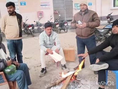 हसपुरा: कड़ाके की ठंड से प्रखंड मुख्यालय सहित विभिन्न गांवों के बाजार में जन जीवन हुआ अस्त-व्यस्त, आम जनों को अलाव बना सहारा