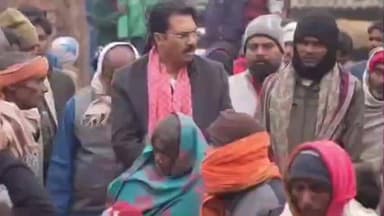 सिंघवारा: सदर प्रखंड के केतुका गांव में आग लगने से 5 परिवारों के घर जलकर खाक, मौके पर पहुंचे BJP प्रदेश अध्यक्ष