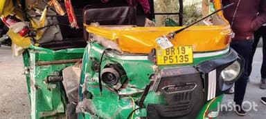 बेनीपुर: धरौड़ा पेट्रोल पंप के पास आमने-सामने की टक्कर में टेंपो चालक सहित सवार हुए जख्मी