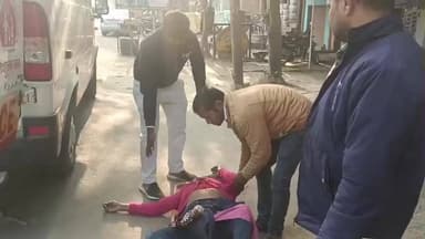 चकरनगर: कस्बा चकरनगर में चलती बाइक से गिरकर वृद्धा घायल, गंभीर हालत में अस्पताल में भर्ती